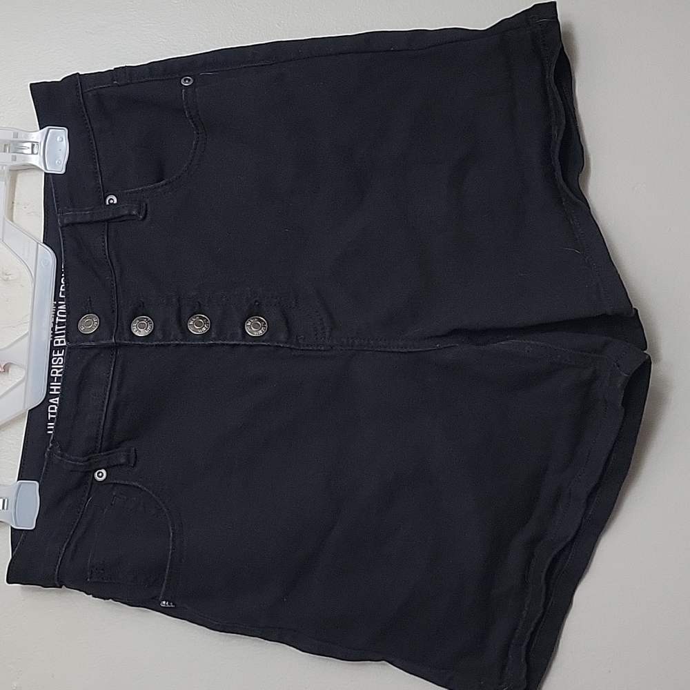 Hot Topic black high rise button front shorts